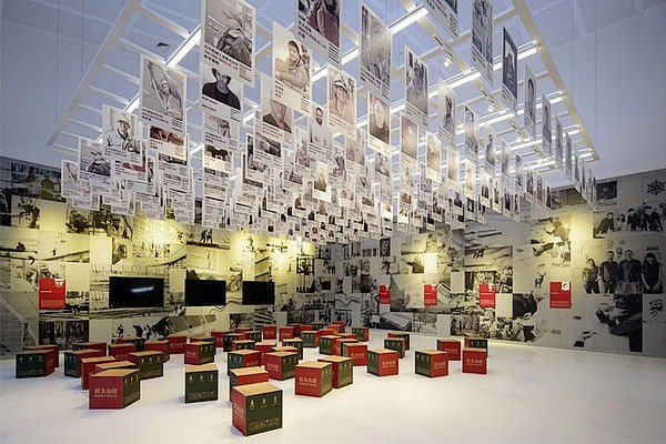 企业展馆设计 : 上海讴歌展示工程自2008年以来坚持&ldquo;体验式展馆设计&rdquo;设计理念,经多年展馆布展积累了丰富的经验,形成了一套令客户青睐的企业文化体验式设计趋势。 讴歌设计坚持以融入企业文化的创意设计、互动性的体验.